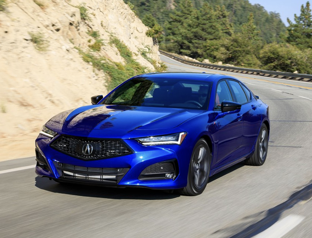 宝马3系又一强大对手,新款讴歌tlx实车亮相,外观很霸气