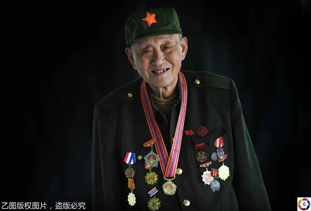 老兵的微笑让人动容一组老兵肖像时隔5年少了十几人
