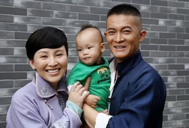 而《娘道》女主角岳丽娜就是杨志刚的嫂子.