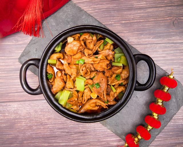 秋天鸡肉煲多汁软嫩好消化还营养加了这样东西才够味