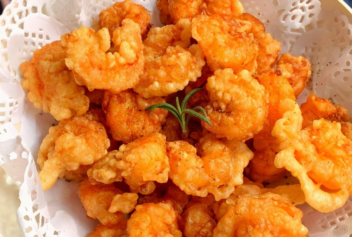 脆皮椒盐虾仁,外酥里嫩,一口一个超过瘾