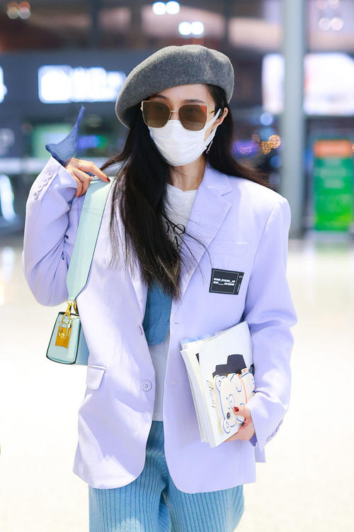 热闹了!范冰冰回归机场街拍阵营 贝雷帽配香芋紫西装越穿越美
