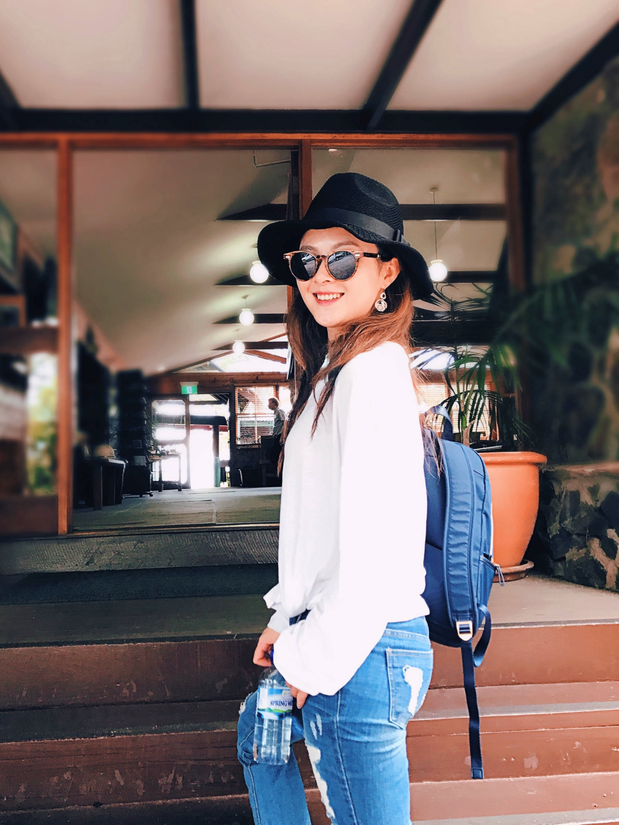 沈腾老婆王琦五官好精致虽抱着娃亮相也不忘一家三口打扮一致