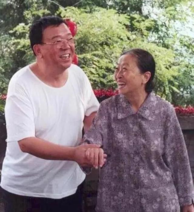虽然张少华身上没有年轻演员的外表和活力,但她敬业又朴实的态度,不