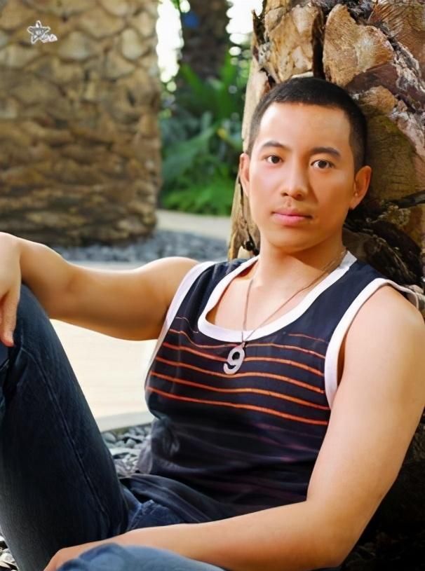 小庄不幸从马背上摔下脊柱严重受伤半瘫痪今怎么样了