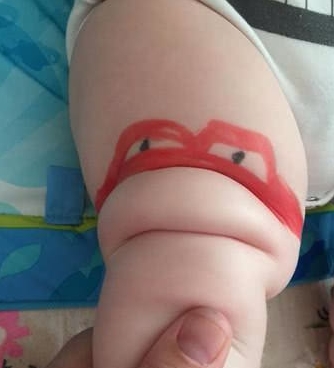 哈哈,好萌啊,这小胖腿