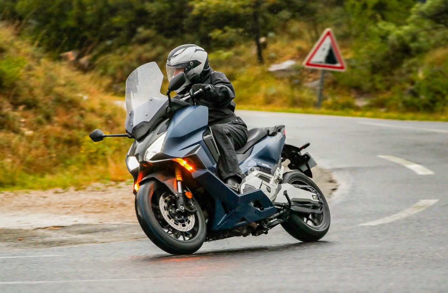 最大排量的"佛沙"到底怎么样 本田forza750外媒首测