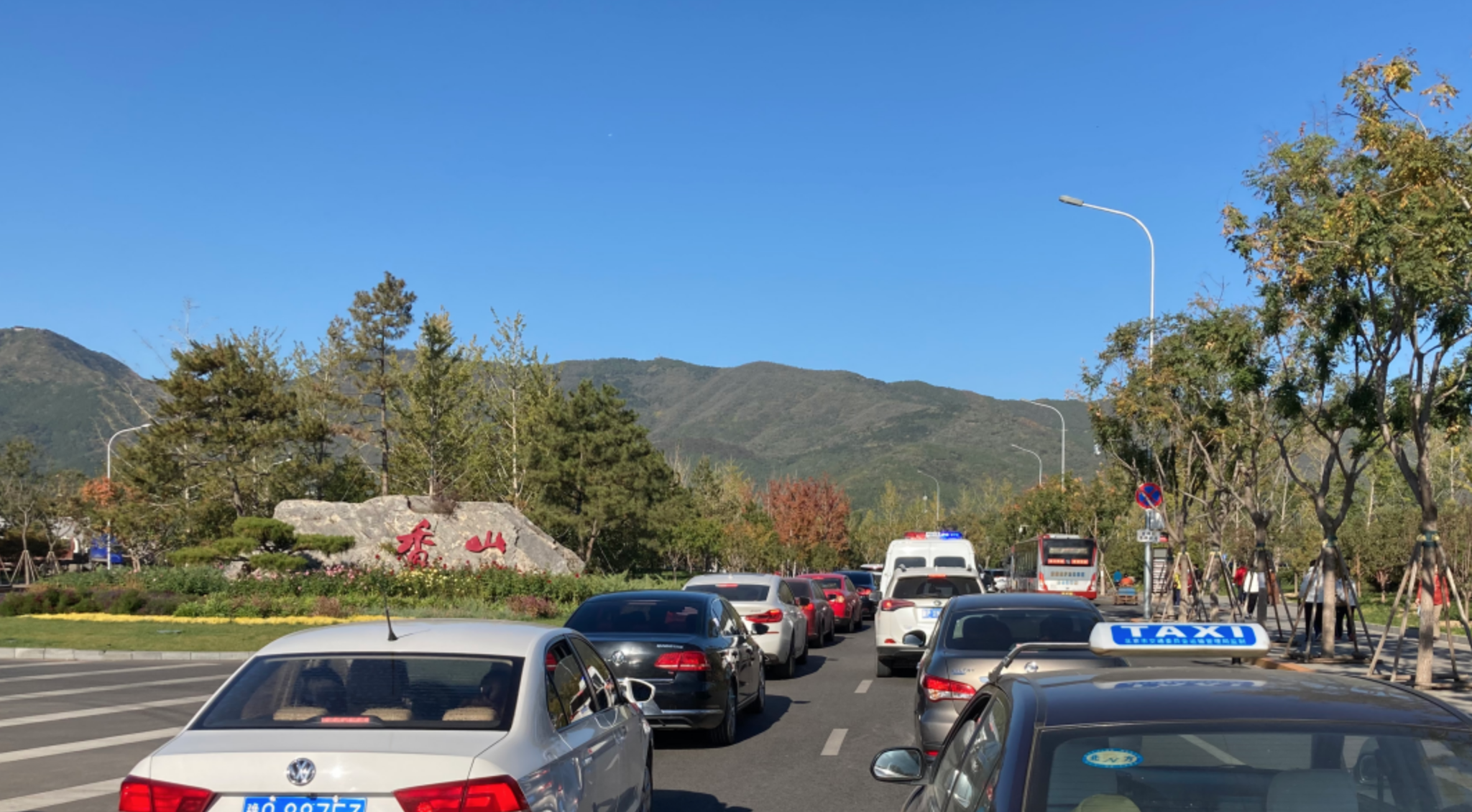 去香山的路都堵死了北京周边想看红叶真的不用这么挤