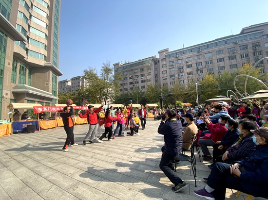 东城东直门街道:九九重阳节 浓浓敬老情