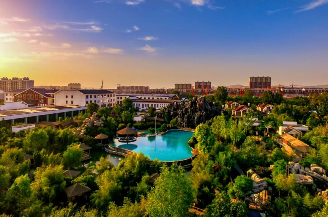 这里有占地20000㎡的温泉,一起泡起来!