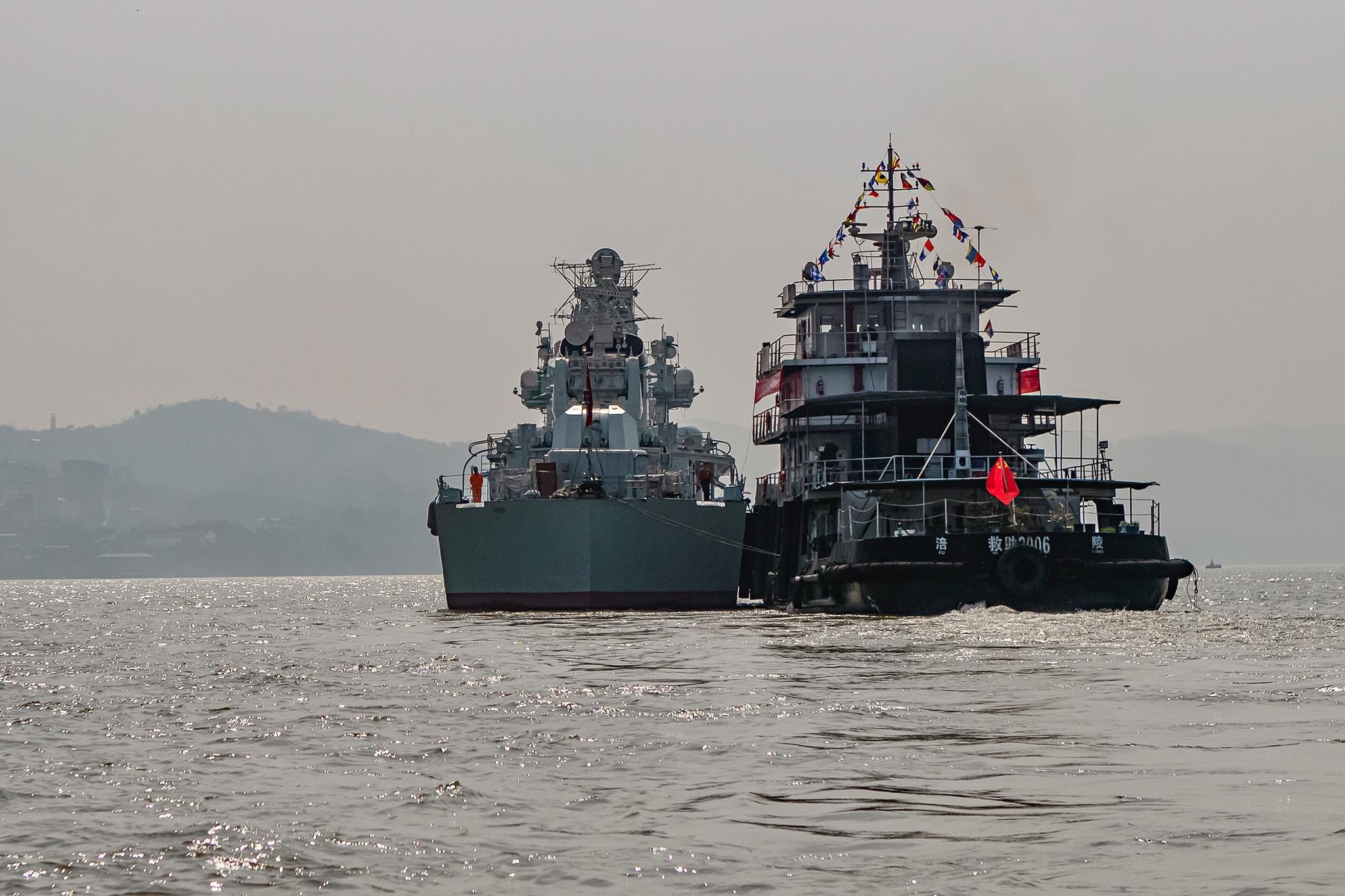 珠海舰抵达重庆主城