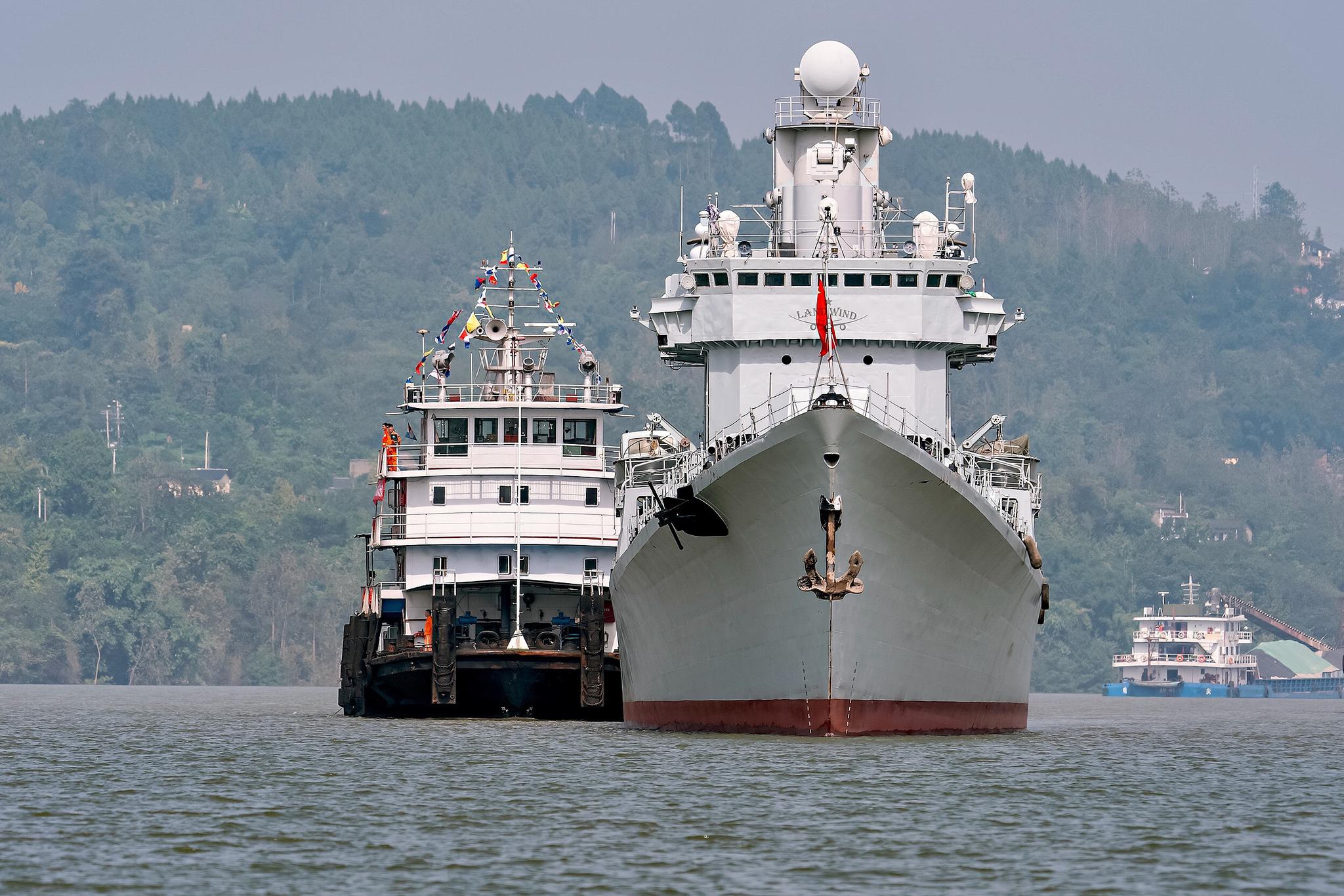 珠海舰抵达重庆主城