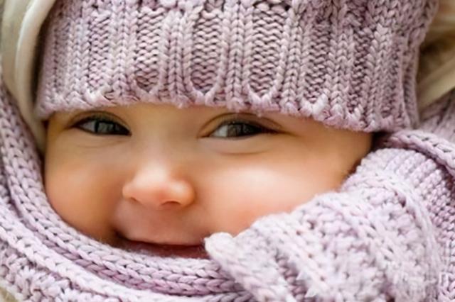 幼儿园萌娃上学直喊热，老师拉开衣服惊呆了，网友：奶奶觉得你冷休闲区蓝鸢梦想 - Www.slyday.coM