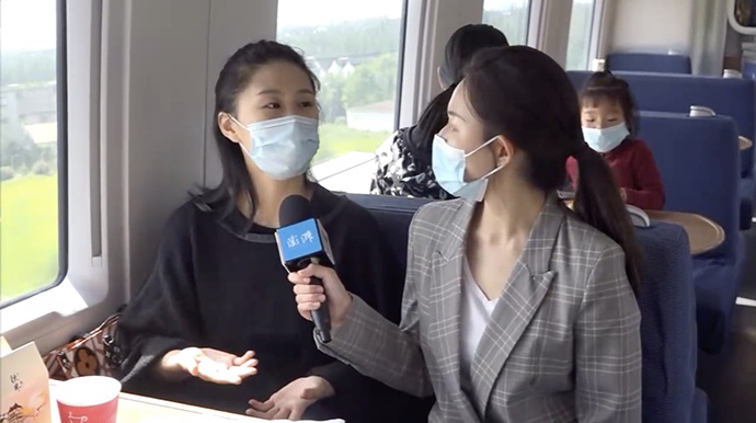 家在上海、工作在杭州的宋女士是沪杭高铁的常客。澎湃直播视频截图