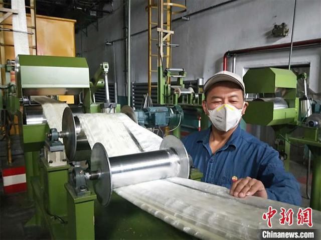 中国首批自主研发出的超高收缩腈纶纤维产品。大庆石化公司腈纶厂供图