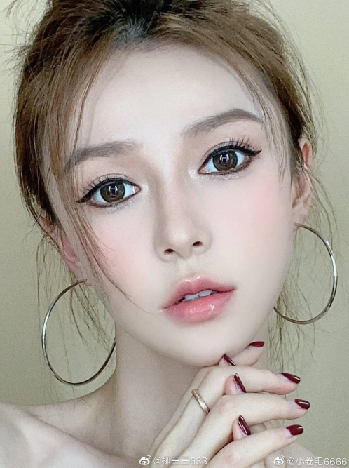 像不像经常被质疑整容的混血脸张予曦?