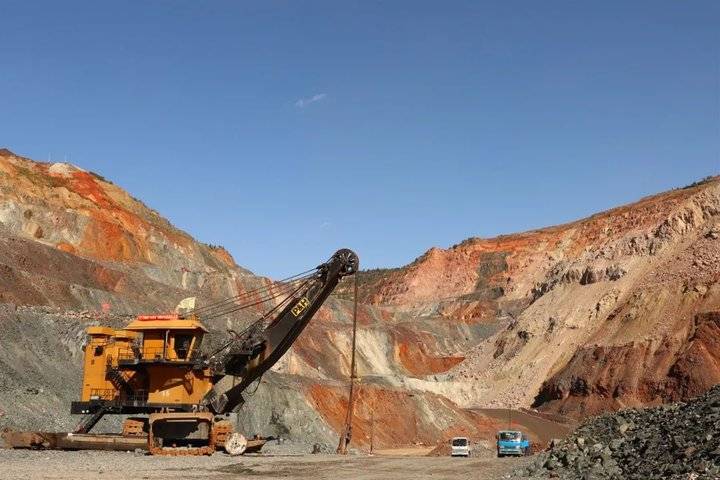 【艺闪红星】鲁美至延安写生行 · 到达齐大山铁矿并走访郭明义