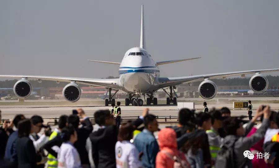 △ 2019年5月13日，中国国际航空公司的747-8试飞飞机抵达大兴机场，通过滑行道停入机位。摄影 / 新京报记者陶冉