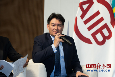 　　哈萨克斯坦驻华大使哈毕特·霍伊什巴耶夫发言（中国电力供图）