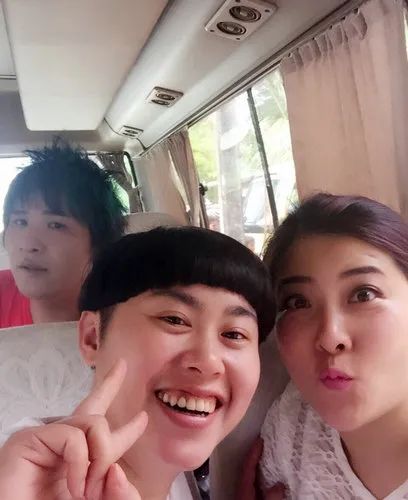 大张伟老婆近照,穿着打扮富态十足,早年带过井柏然|大张伟|刘迎