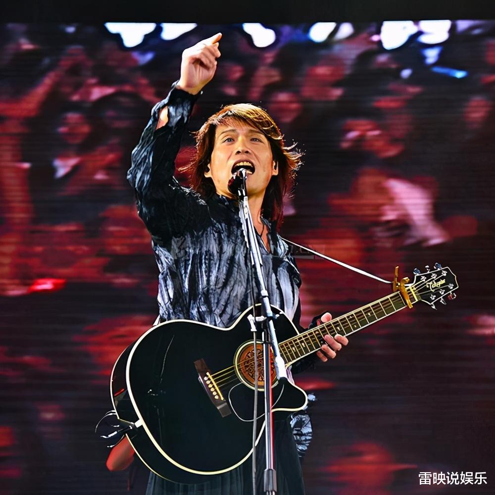 伍佰为twins写歌被嫌"土",自己却唱成"广场神曲"|伍佰|摇滚教父|吉他