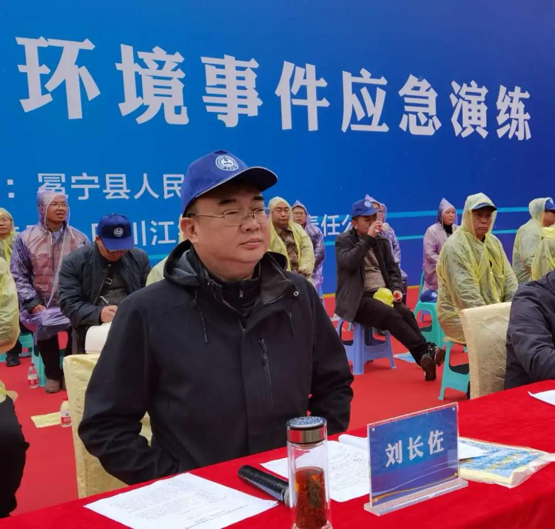 图:冕宁县委副书记,县长刘长佐观看应急演练冕宁县委副书记,县长
