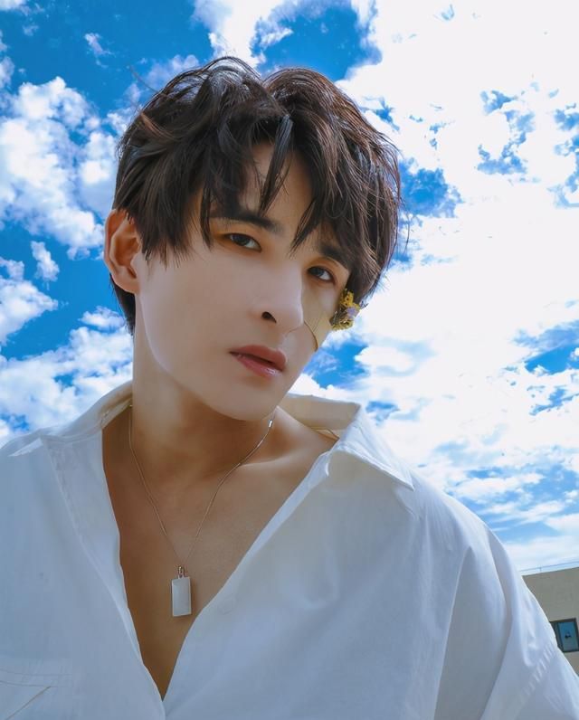 张远发文庆至上励合出道12周年,不愧是队长,引发一波回忆杀