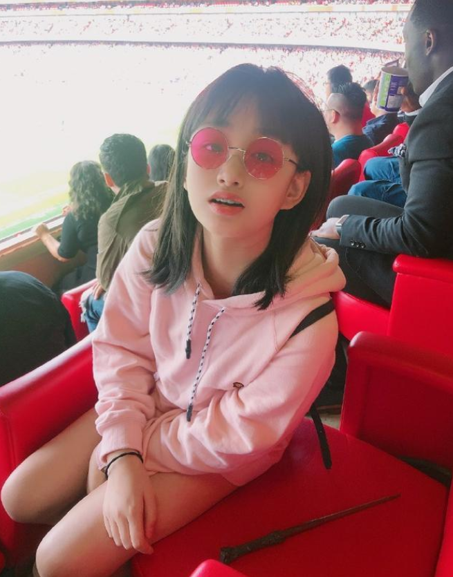 吴启华12岁女儿曝近况!读贵族学校年费20万,自拍表情引争议