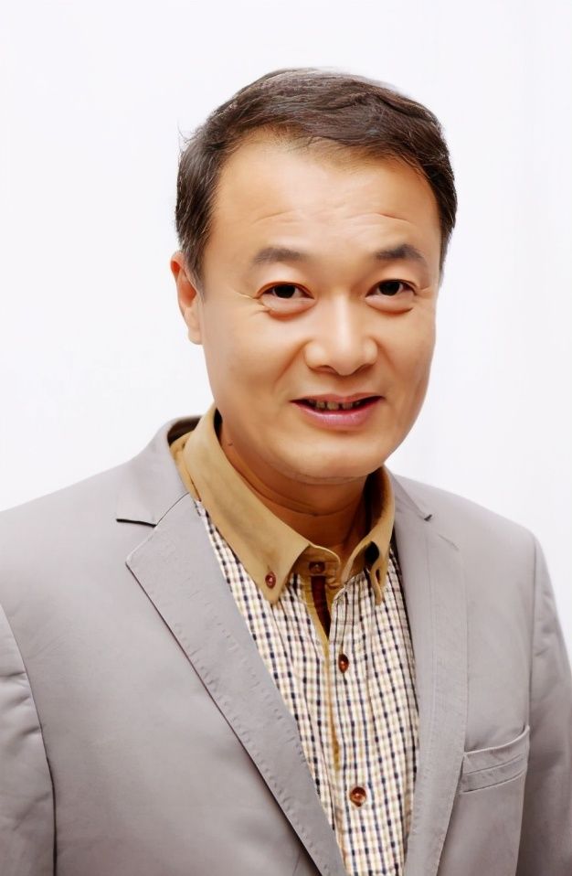 曾演《渴望》一夜爆红,戏里被人痛恨是渣男,戏外与妻子恩爱如初|孙松