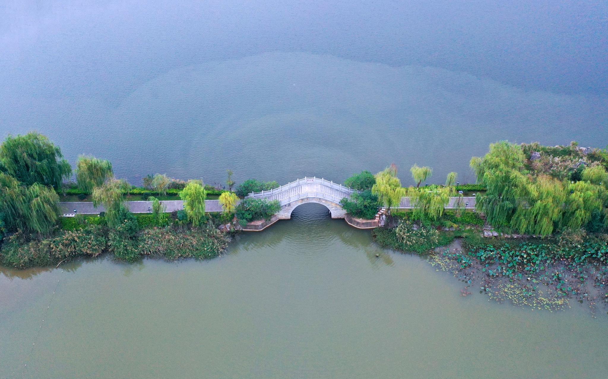 武宁县城的公园一景.