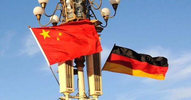 德媒的彩虹屁,称中国为当今的救世主