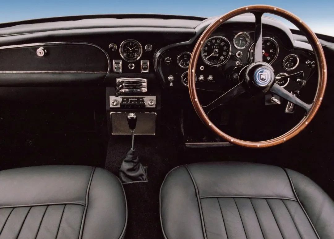 汽车看点 自媒体 正文(                   内饰方面,这台动态道具车