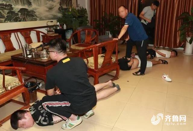 “再跑就开枪了！”88秒视频看临沂警方持枪跨省抓捕毒贩现场休闲区蓝鸢梦想 - Www.slyday.coM