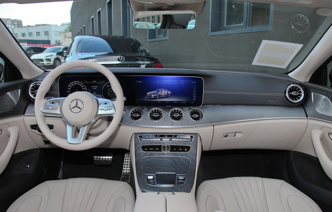 奔驰新款cls到店,售价57.68-78.38万元,配置升级,便宜6千