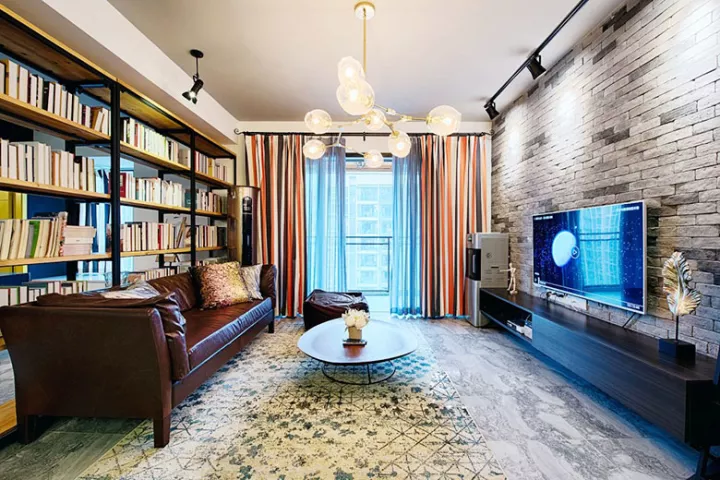 小户型没独立书房 书架放在客厅也被赞爆