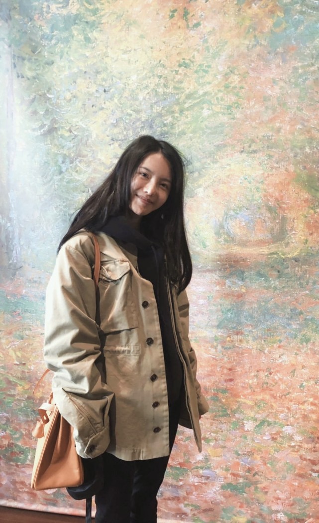 金瀚女友张芷溪长相甜美气质佳衣品更是一绝有看点