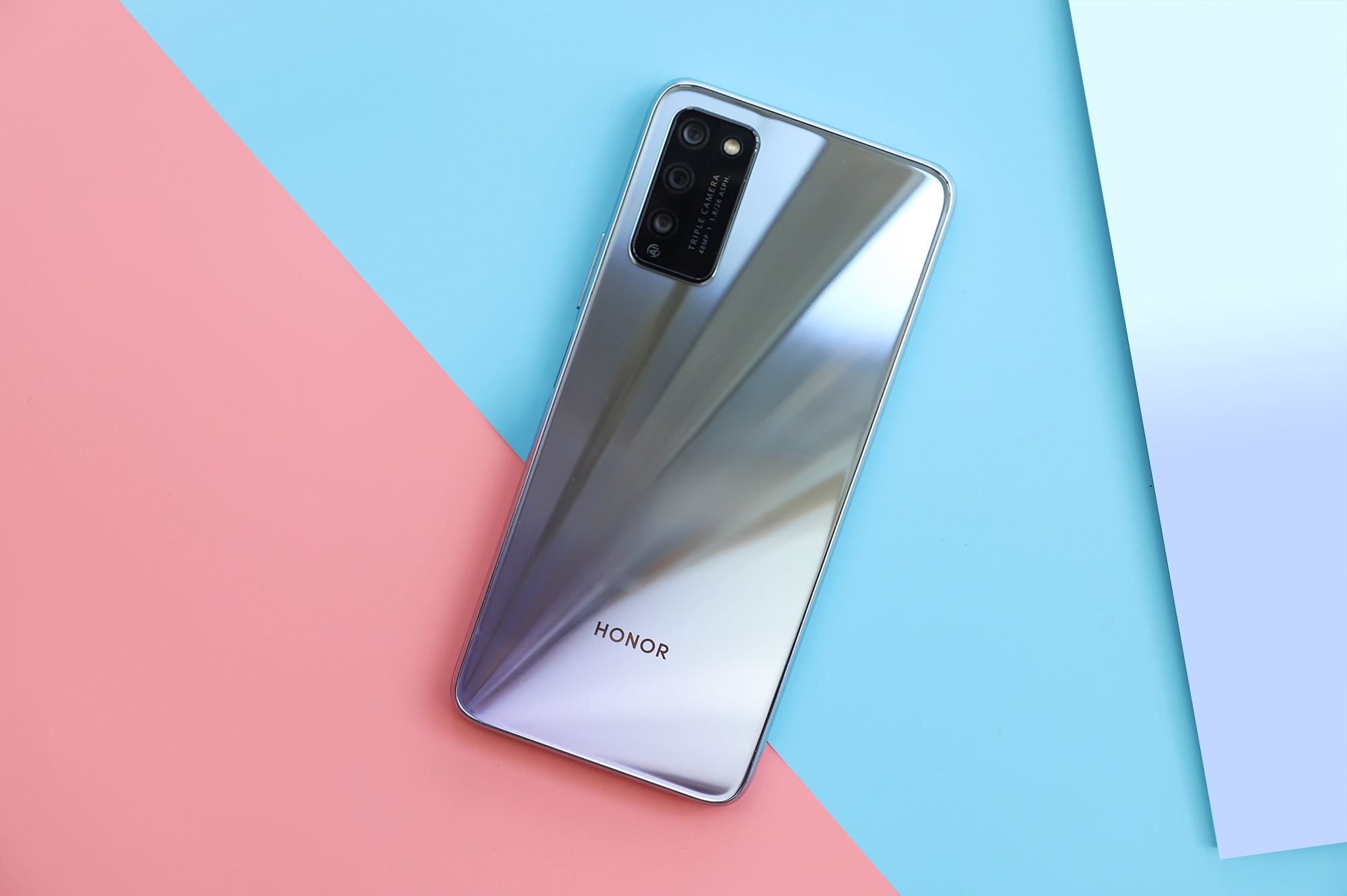 从2199降至1599,从中端市场降至千元市场,可惜依旧卖不动