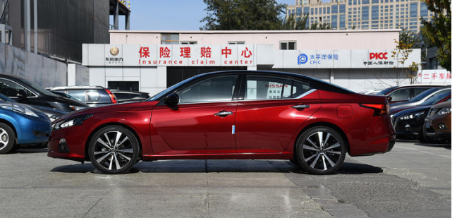 新增双色车身10月30日上市,2021款日产天籁实车现身