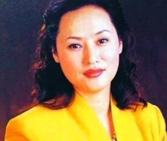 迟重瑞和女首富陈丽华相守30年,看似风光,但家中规矩却让人紧张