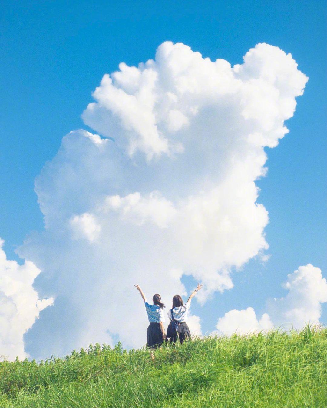 旅途中总有那么一刻 当你抬头望向天空的时候