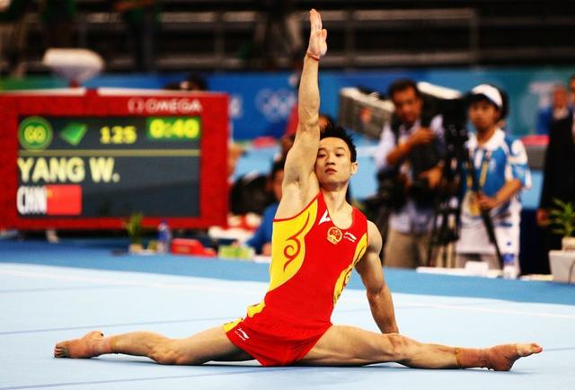 40岁杨威自称人生已进入下半程,杨阳洋变暖心哥哥,体操天赋显现