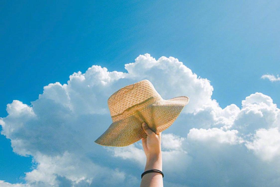 旅途中总有那么一刻 当你抬头望向天空的时候