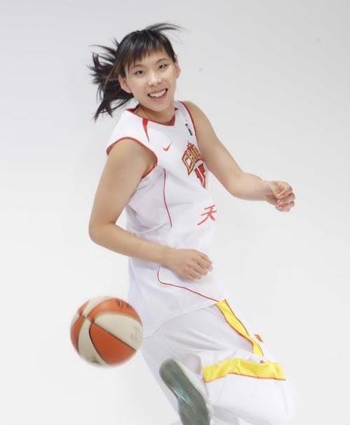 亚洲女篮第一中锋名宿陈楠去哪了?现状怎么样?