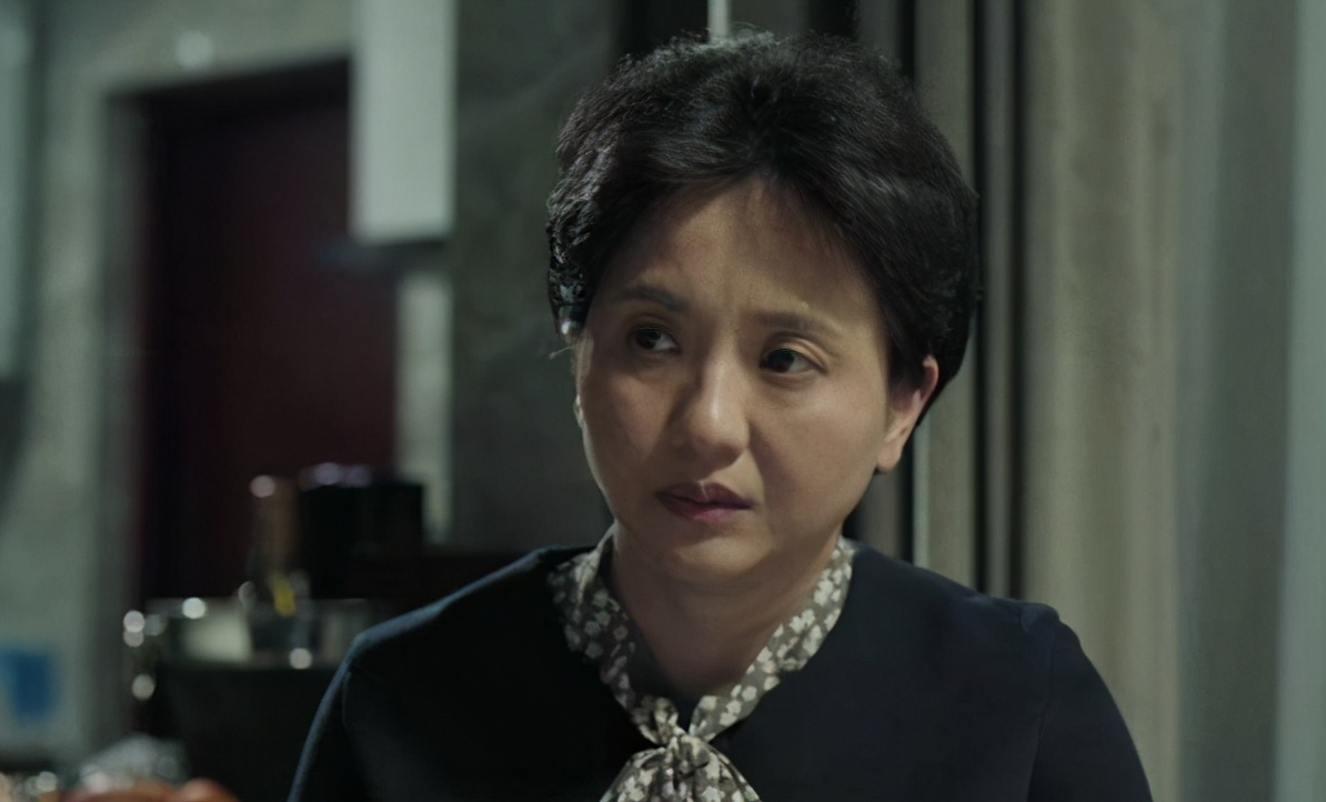 52岁陶慧敏,前任丈夫因病去世,现任丈夫如此牛