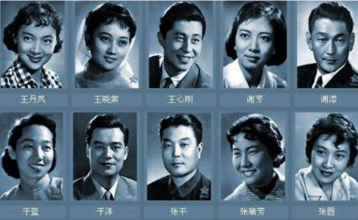 王心刚是一名老演员,在上世纪三十年代出生,受家庭的影响,他从小就