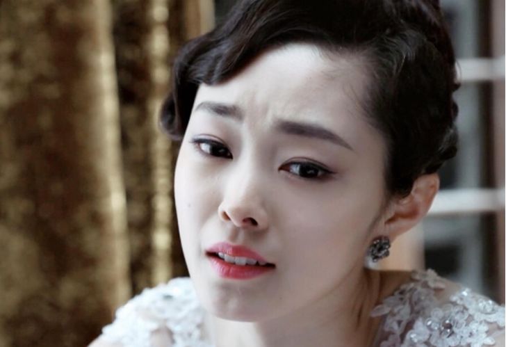 大都是出演女二号的,但是她的风头却总能盖过女主,这一点在《伪装者》