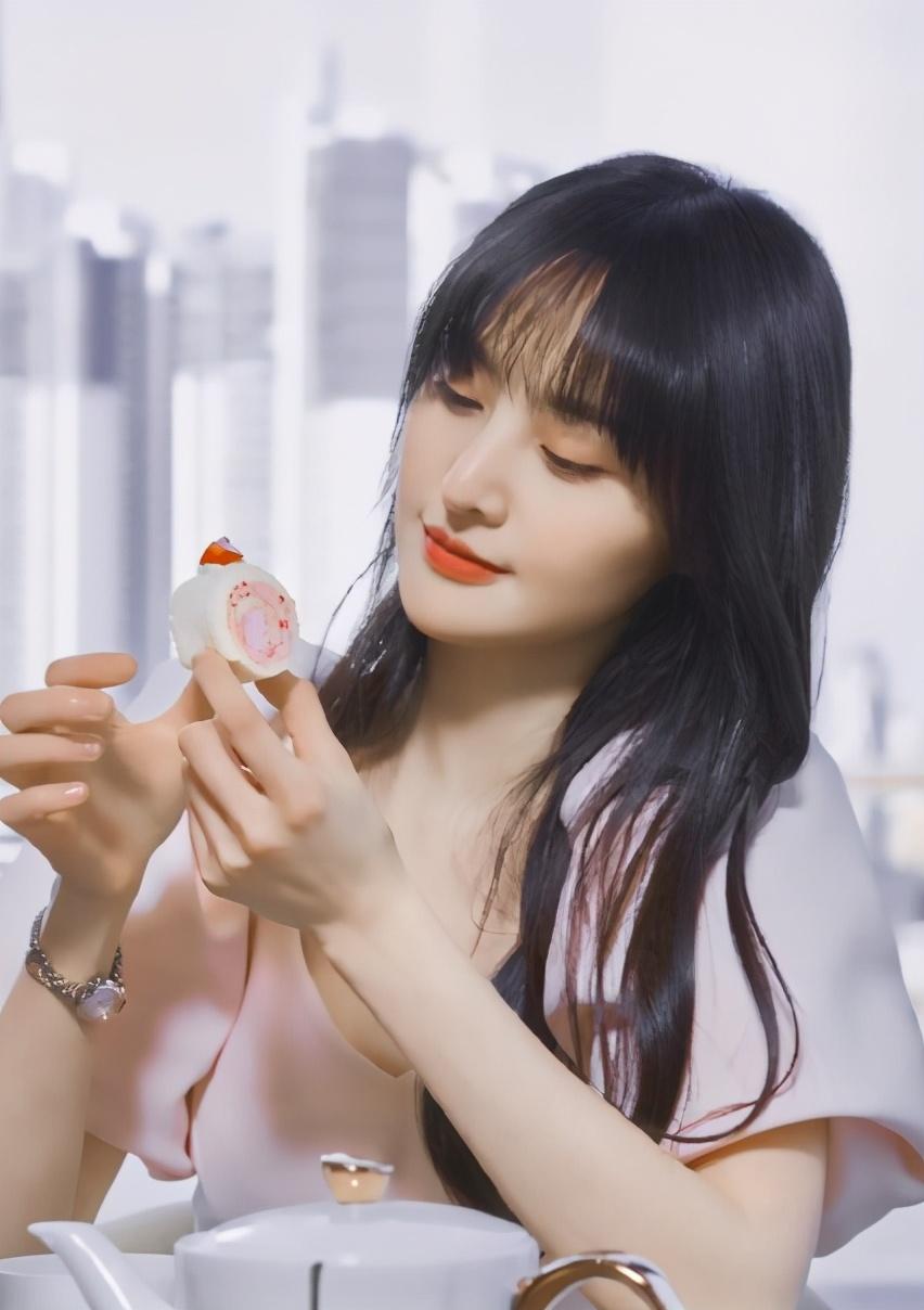 29岁郑爽近况曝光眼窝凹陷发际线后移素颜女神满脸疲惫惹争论