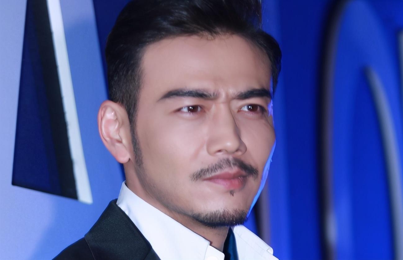 "小包总"杨烁北京的家,外观看普通公寓,内部装修略偏欧式奢华