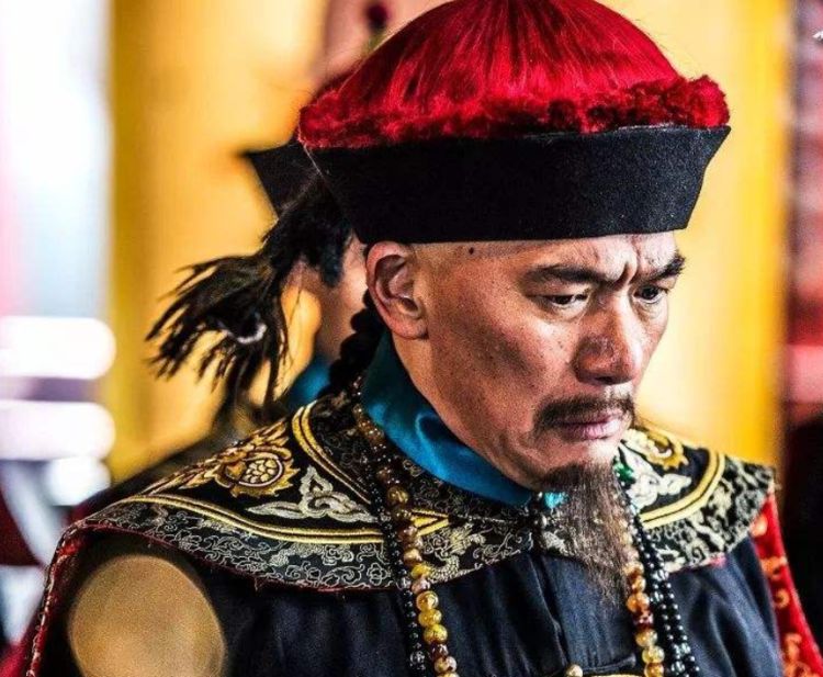 钮祜禄·讷亲,出身尊贵,地位显赫,钮祜禄·讷亲的曾祖父额亦都是当时