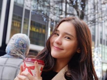 泰国女神aom和男友大方庆祝三周年,你是开心还是难过?